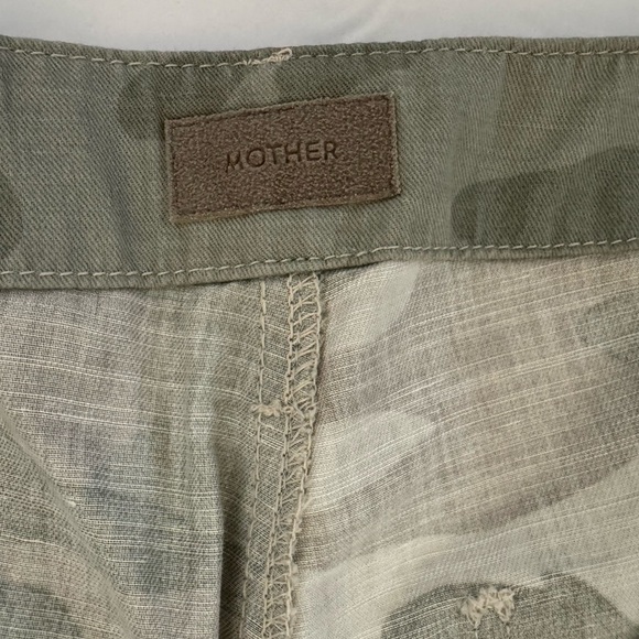 Mother Denim The Shaker Chop Crop Fray Desert Print Camo Cropped Pants, Size 27 - Picture 14 of 15